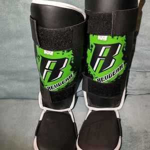 Revgear youth MMA shin guards size youth medium